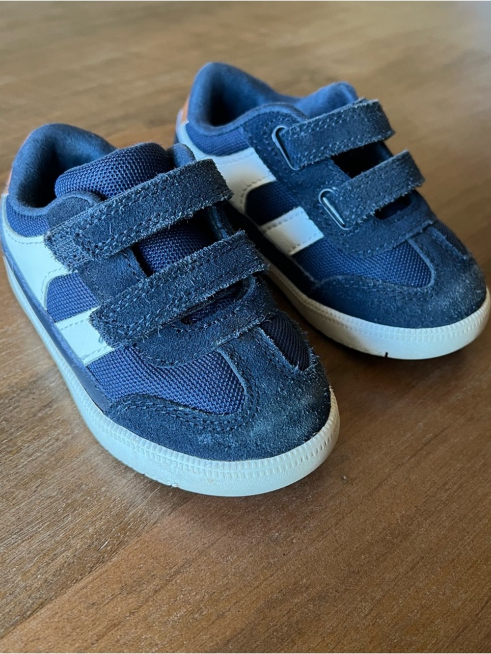 ⚡️3/$20 Kids Navy Velcro Athletic Shoes - Toddler size 6